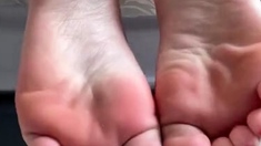 Amateur Foot Fetish Girlfriend Sucks and gives a Footjob