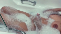 Close up MILF masturbation