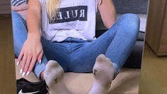 Masturbating amateur cums after solo fun