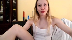 Amateur blonde teen solo dildo