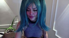 Brunette Solo Honey Shows Her Masturbating Skills