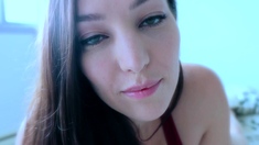 Brunette solo masturbation on webcam